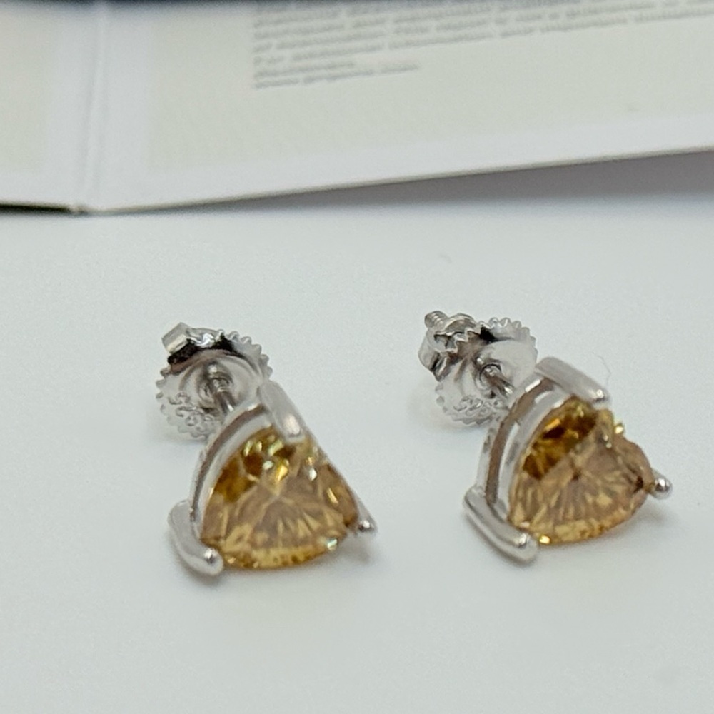 1.6CT Moissanite Studs Hearts Earrings .925 Silver - Picture 9 of 10
